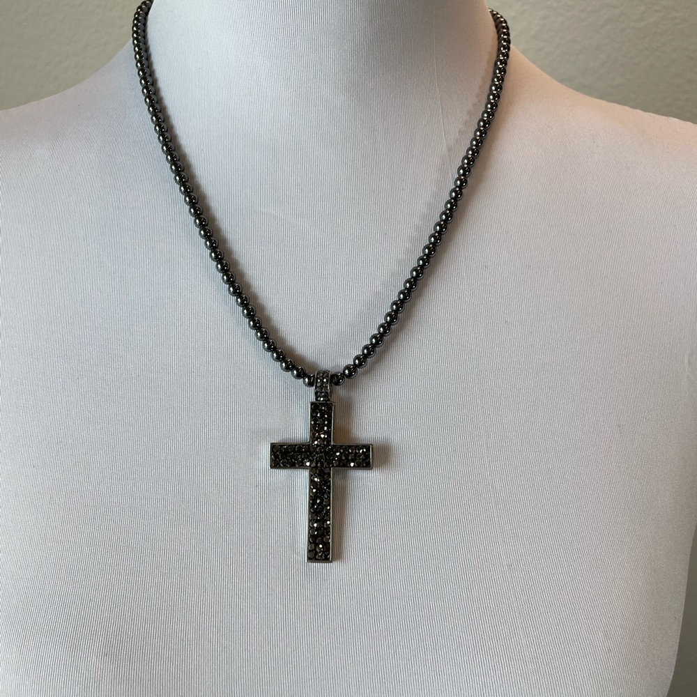 🌸BLACK CULTURED PEARL NECKLACE W/BLACK CRYSTAL CROSS MAGNETIC CLOSURE